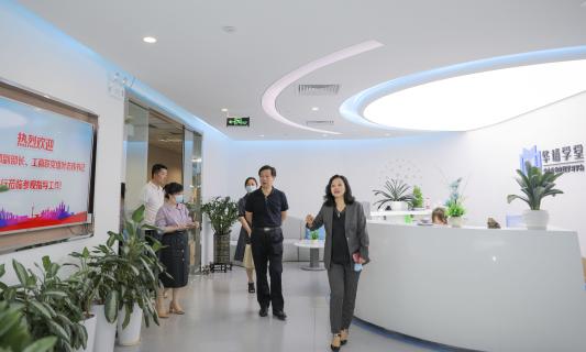 罗湖区委统战部副部长、工商联党组书记叶志伟一行到NG28调研