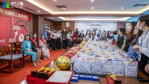 “ 感恩有你 · 一路相伴 ”NG2810年功勋员工颁奖典礼圆满举办
